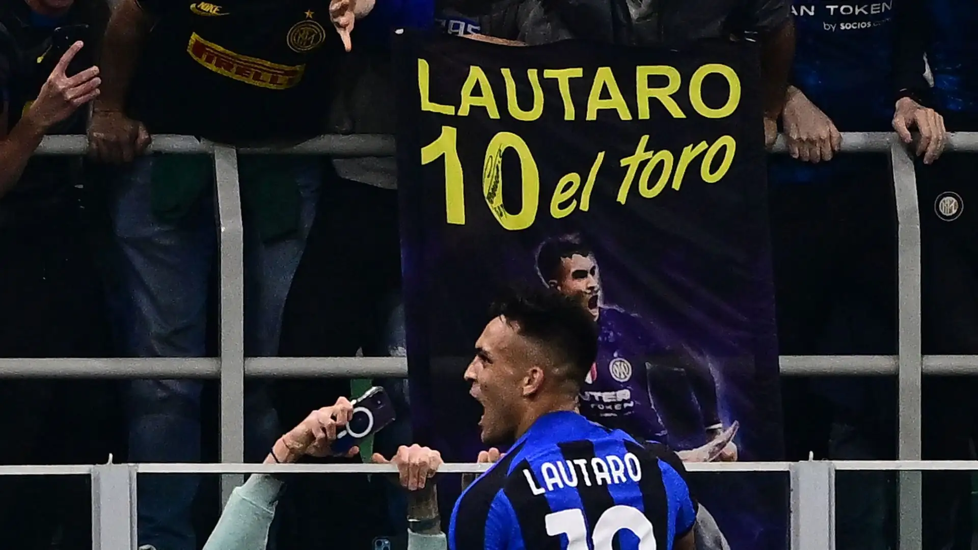 Dopo il gol Lautaro è corso verso la curva dei tifosi nerazzurri