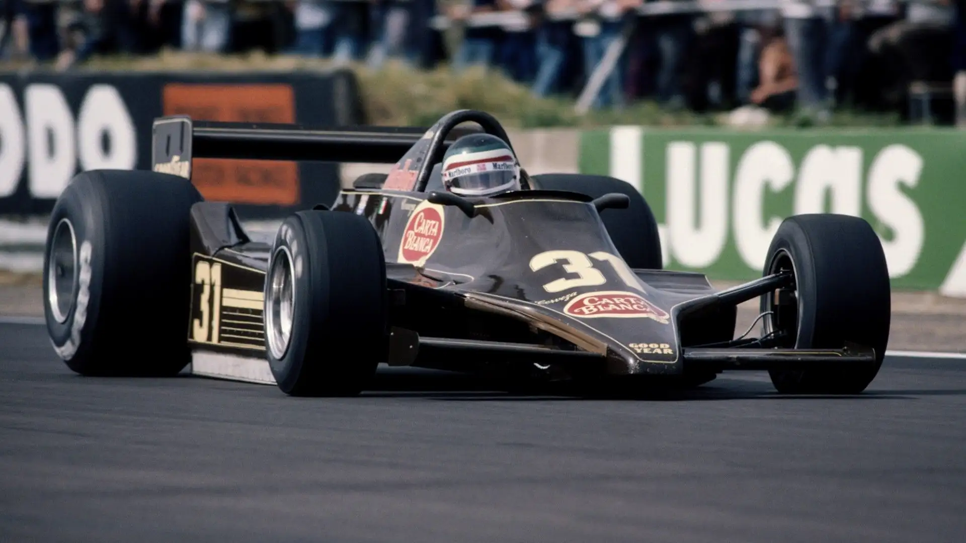 Lotus 79 (1978) - La Lotus 79 è stata la prima auto di Formula 1 ad utilizzare l'effetto suolo per creare downforce, e ha portato Mario Andretti al titolo mondiale nel 1978
