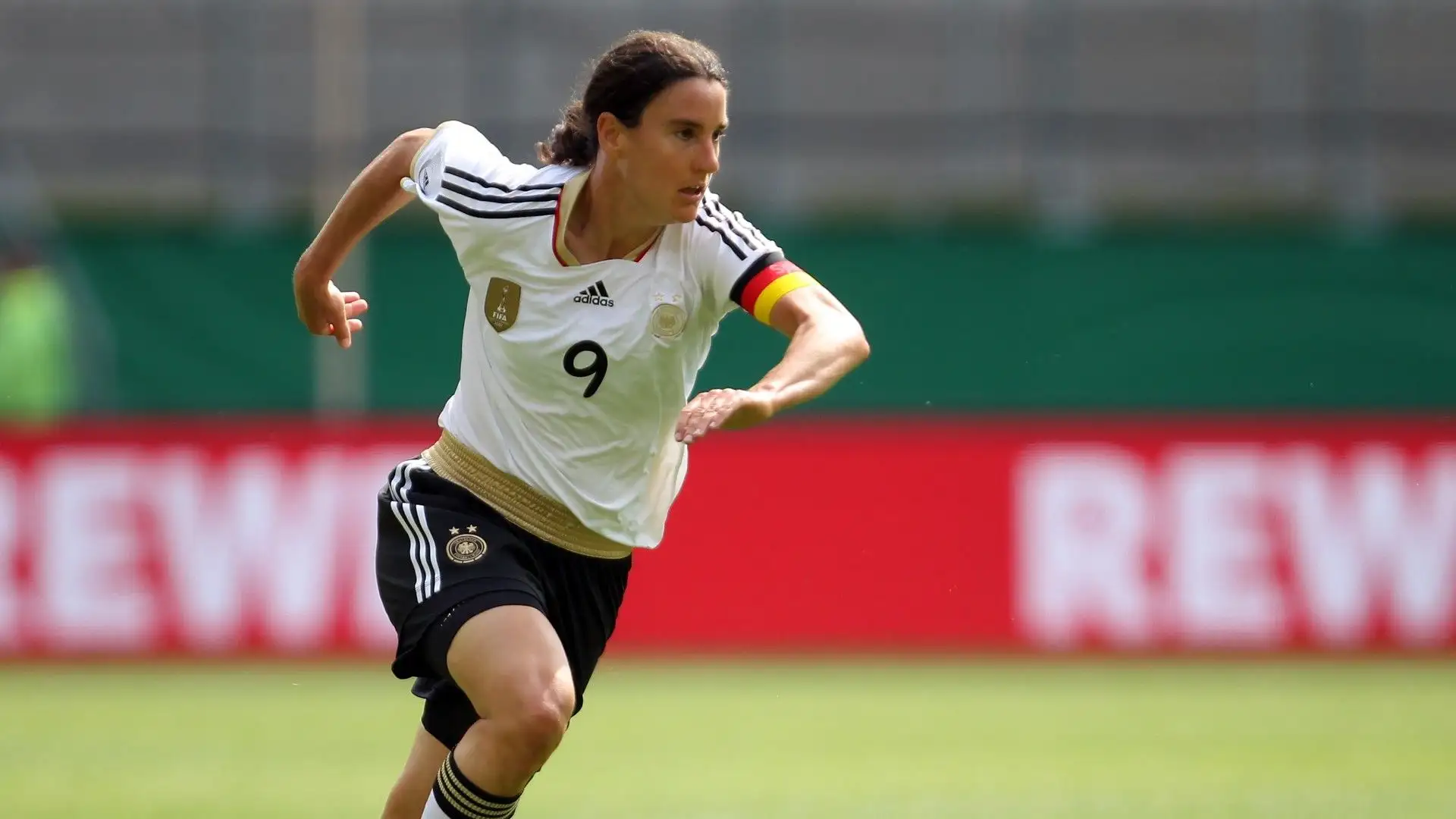 Birgit Prinz - ritiratasi dal calcio giocato nel 2013, l'ex attaccante tedesca ha vinto 2 Coppe del Mondo e 3 campionati europei
