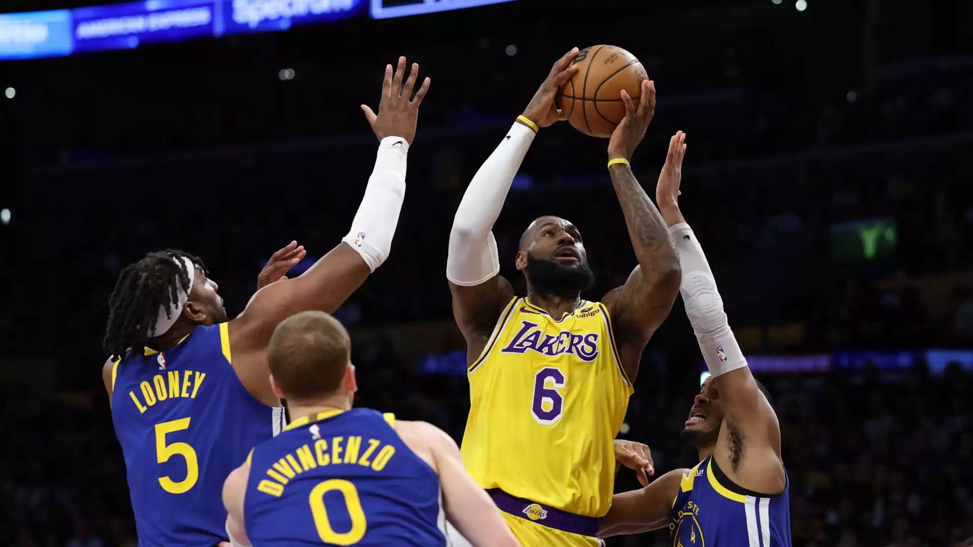 Play-off NBA: anche gara 4 ai LA Lakers, Golden State rischia