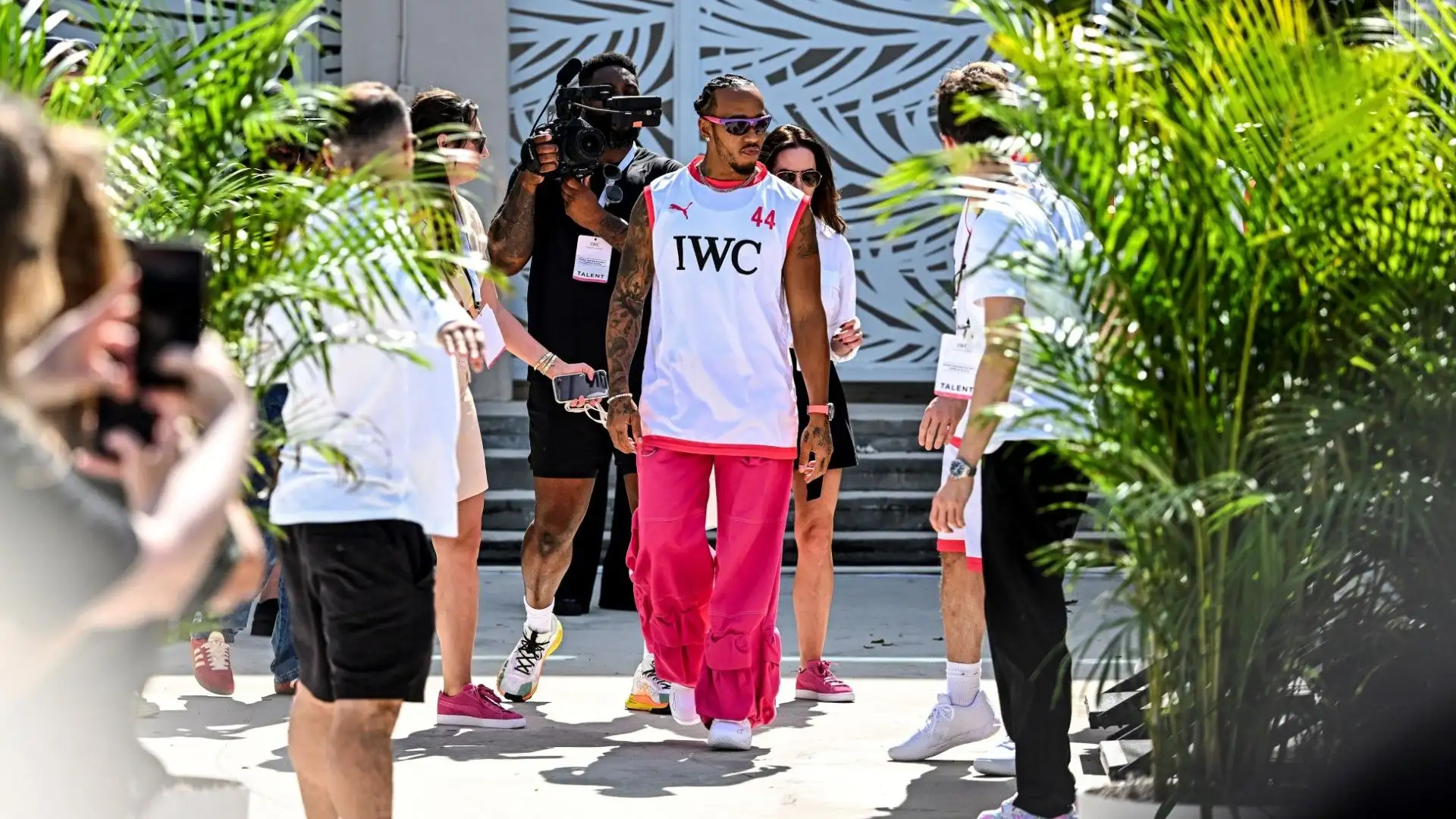 Come spesso succede, Hamilton ha sfoggiato un look molto particolare