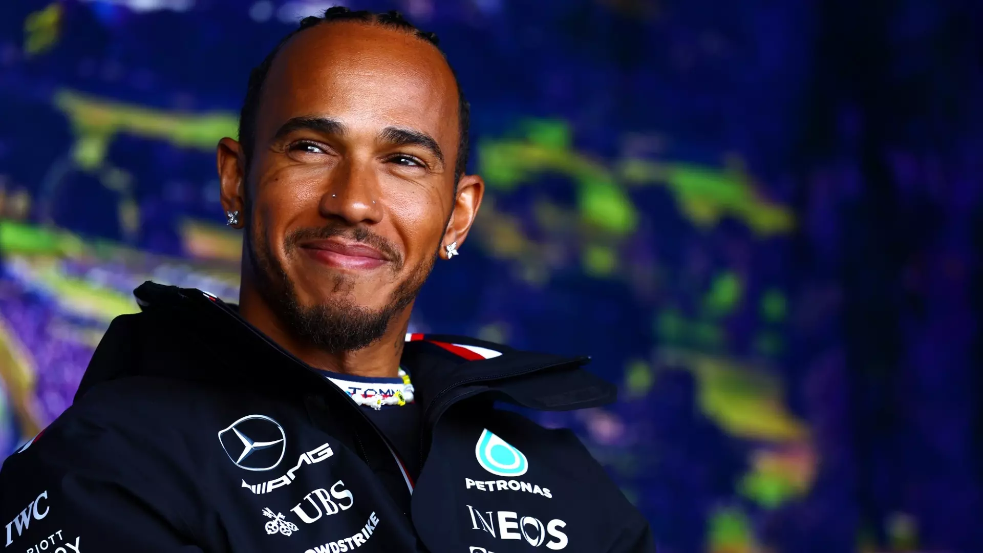 Lewis Hamilton ignora la Ferrari: “Penso a Mercedes a lungo termine”