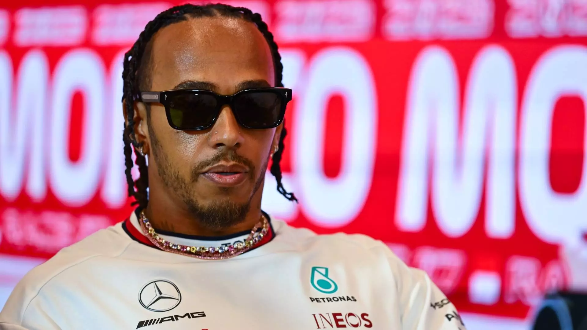Lewis Hamilton non dribbla la domanda sulla Ferrari