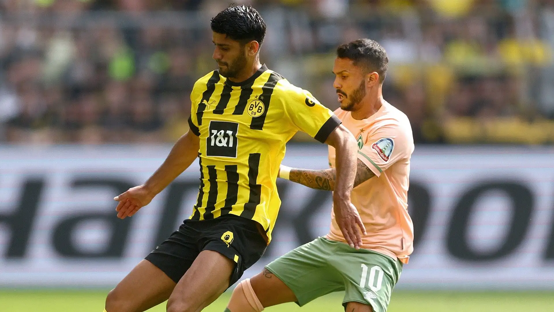 In carriera il centrocampista ha giocato anche per Dusseldorf e Borussia Monchengladbach