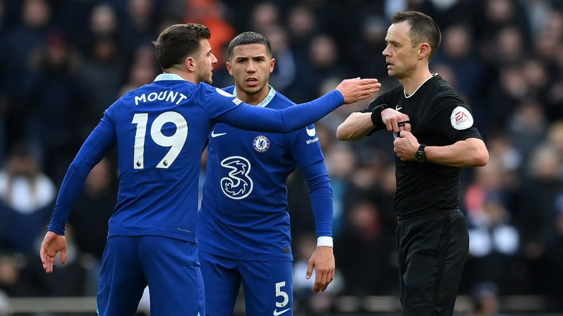 Se il centrocampista deciderà di non rinnovare l'accordo, il Chelsea sarà costretto a venderlo quest'anno per evitare di perderlo a 0 l'anno prossimo