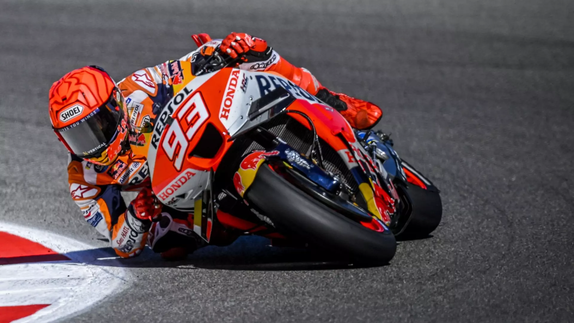 MotoGp, cade subito Marc Marquez. Miller davanti a tutti