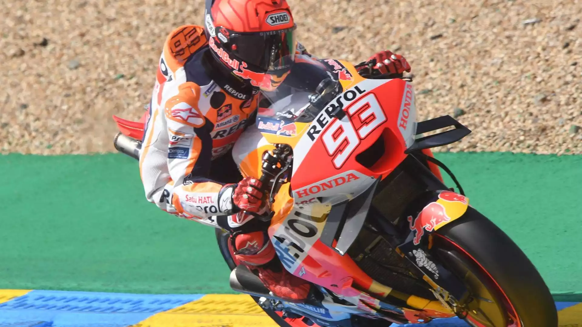 Marc Marquez cade ancora e distrugge la moto. Miller davanti a Le Mans