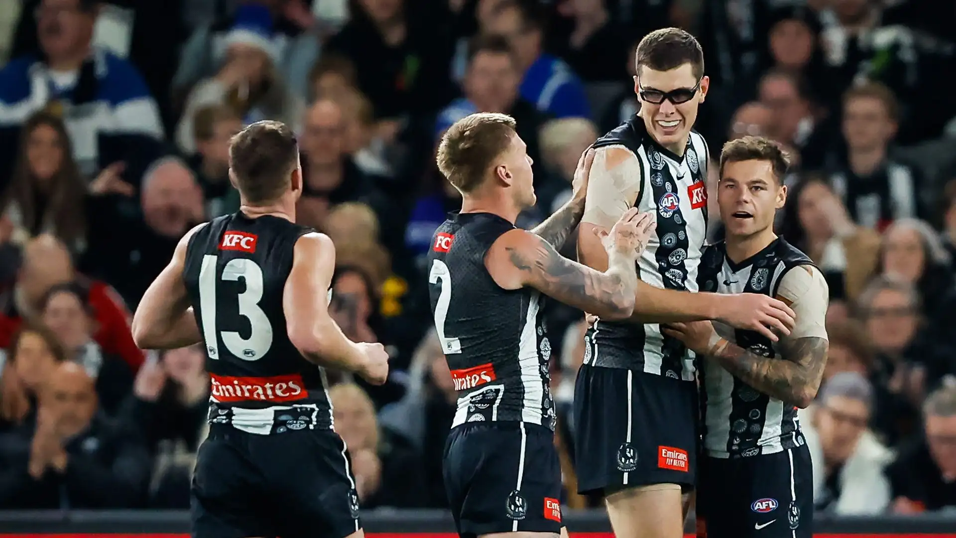 Gioca per il Collingwood Football Club nella Australian Football League (AFL)