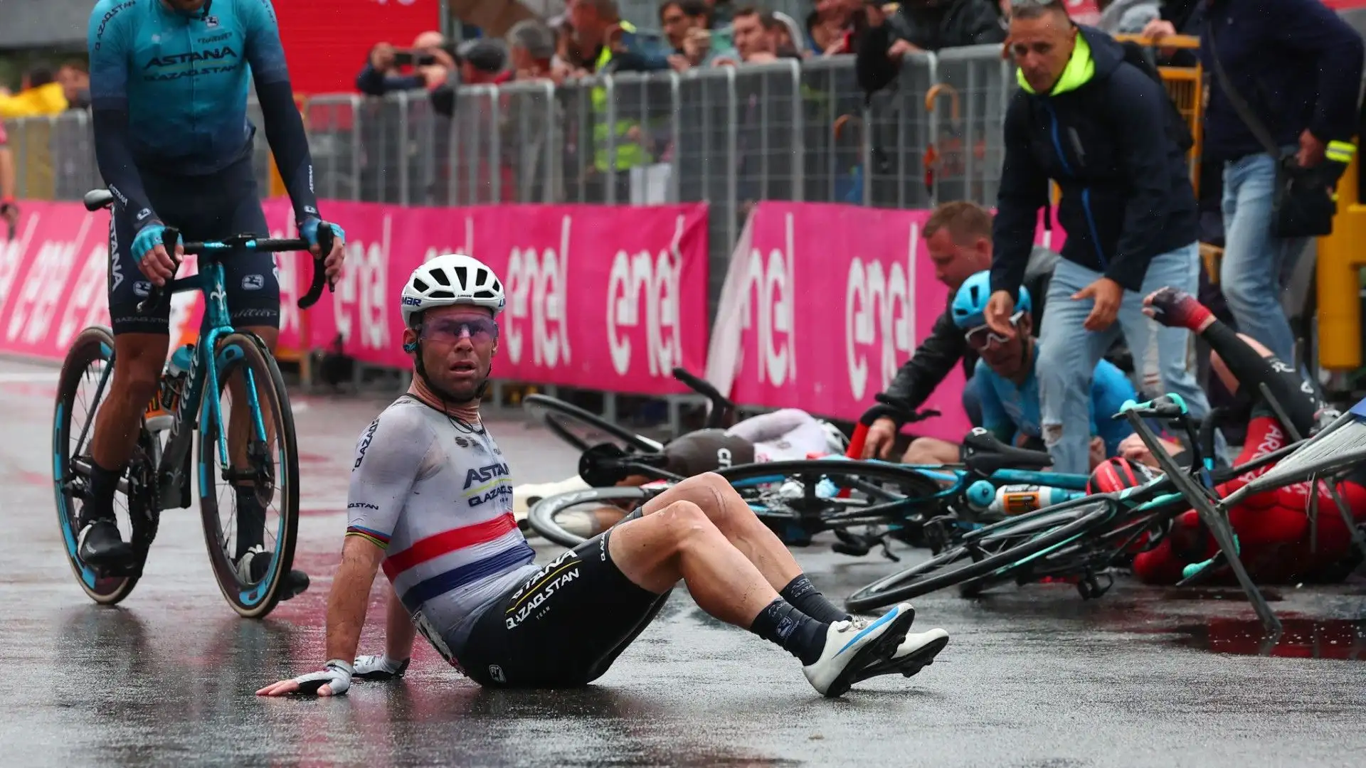 Ecco il britannico Mark Cavendish a terra