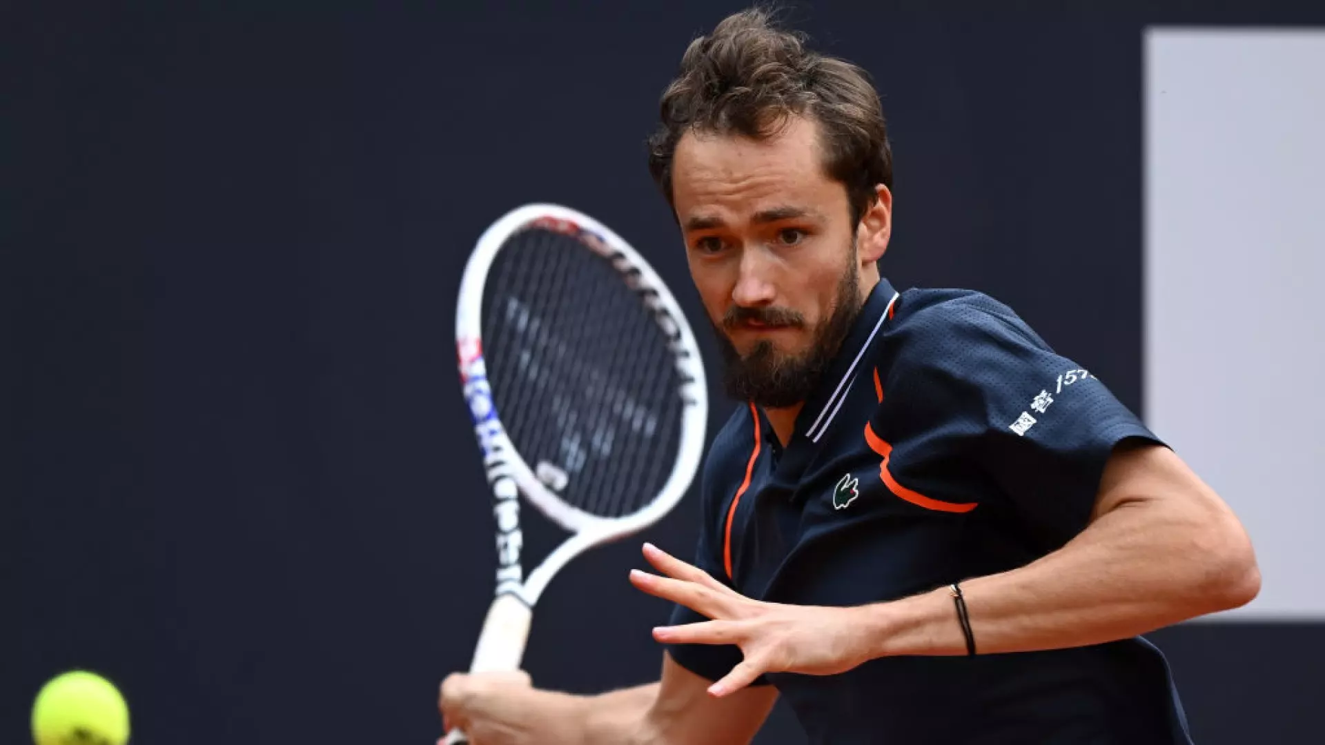 Roma, Daniil Medvedev domina e vola in semifinale: battuto Hanfmann