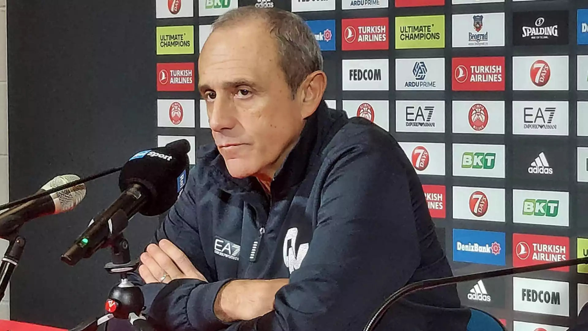 Olimpia Milano, Ettore Messina ne esclude due