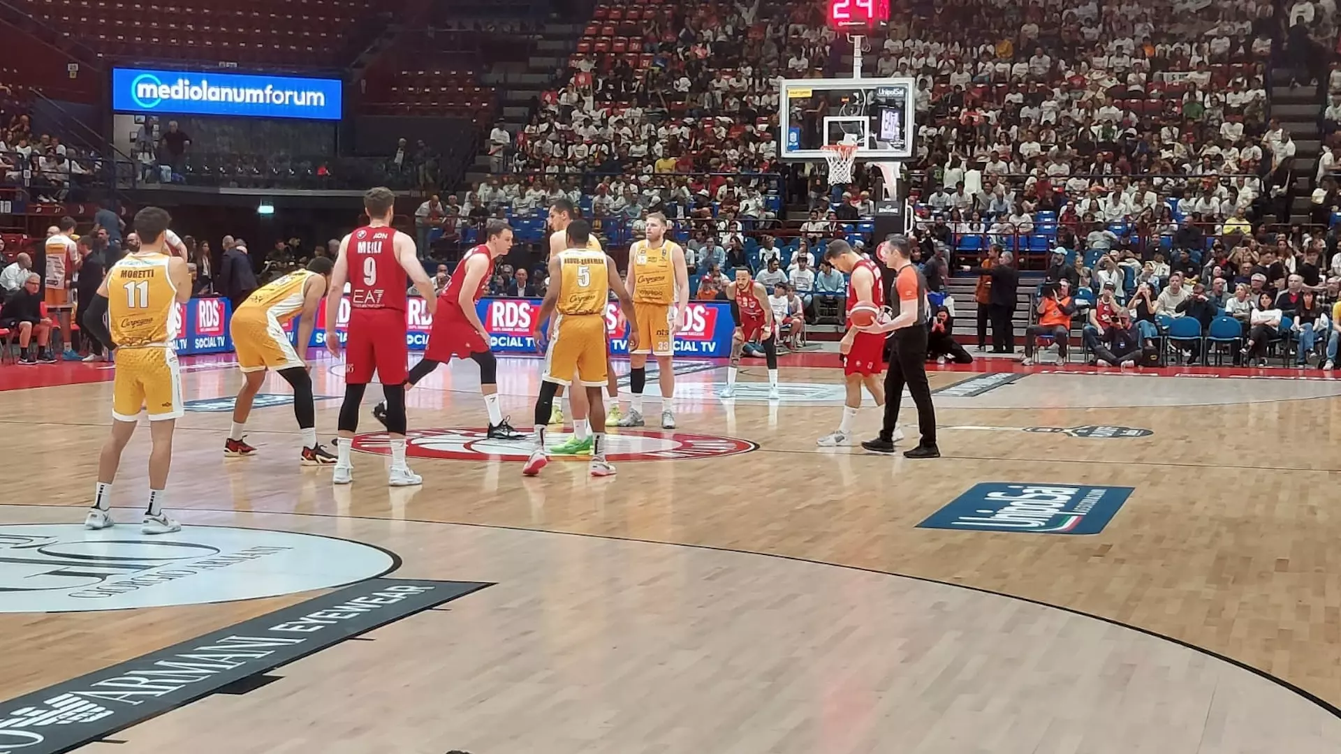 Playoff scudetto: Milano comincia bene, Pesaro schiacciata in gara-1