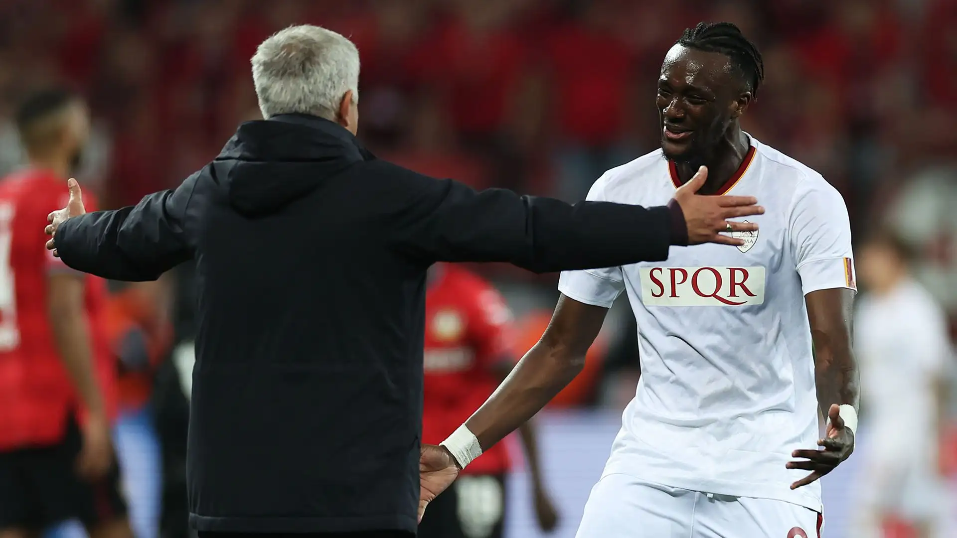 Al triplice fischio Mourinho ha abbracciato tutti i giocatori
