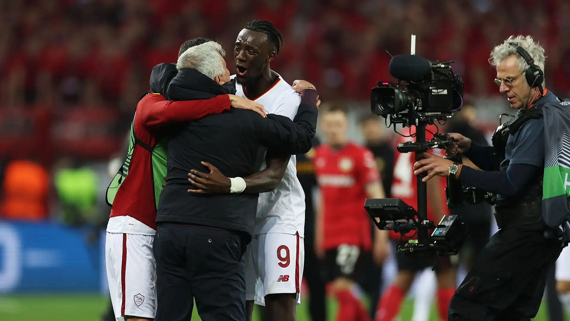 Mourinho proverà a vincere la seconda coppa europea consecutiva con la Roma, dopo la Conference League della scorsa stagione