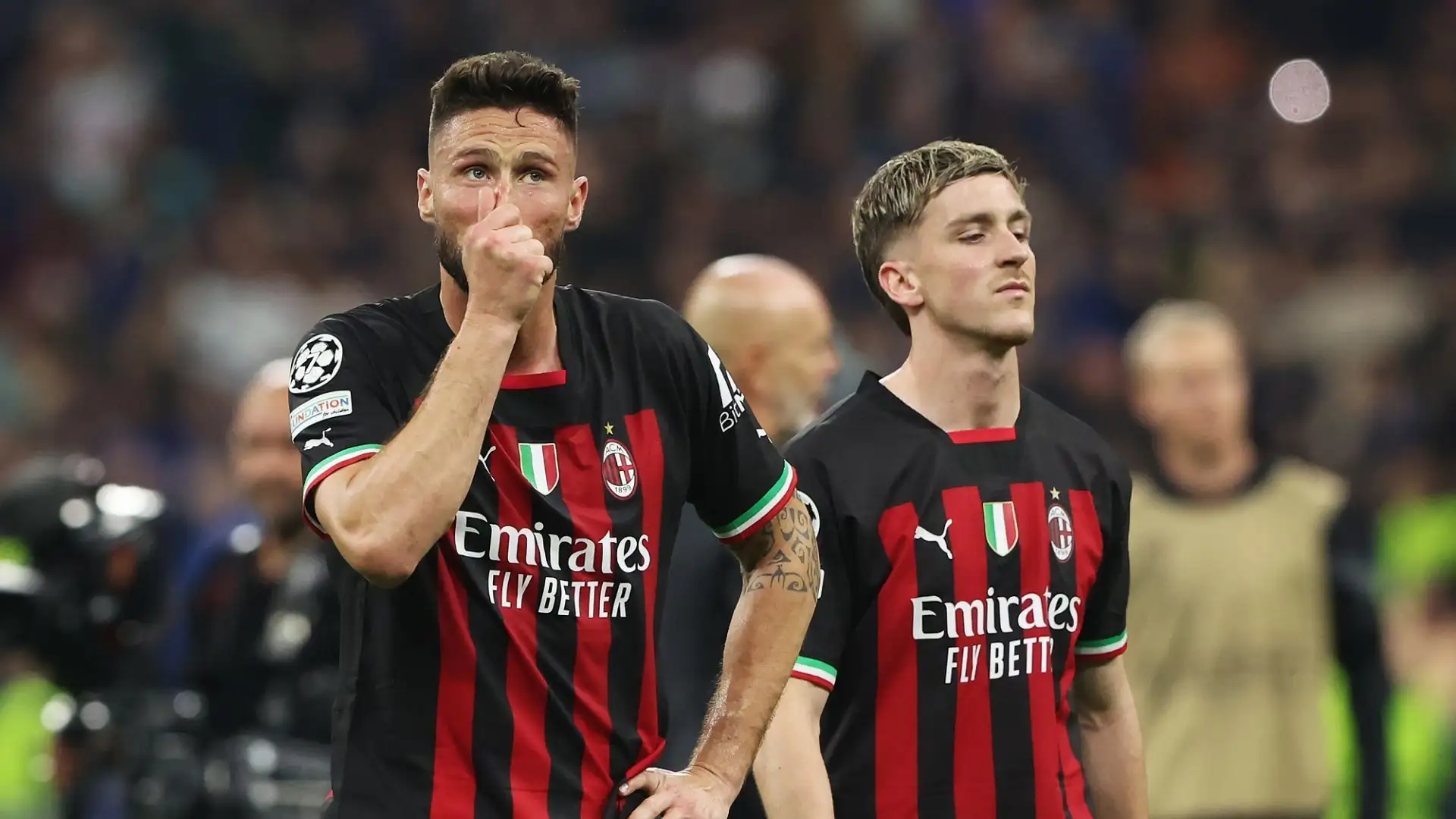 L'attaccante francese è scoppiato in lacrime andando sotto la curva dei tifosi rossoneri