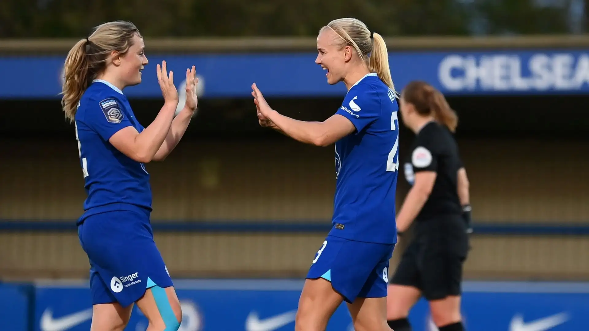 La centrocampista danese è entrata nel corso del primo tempo dopo l'infortunio a Sam Kerr