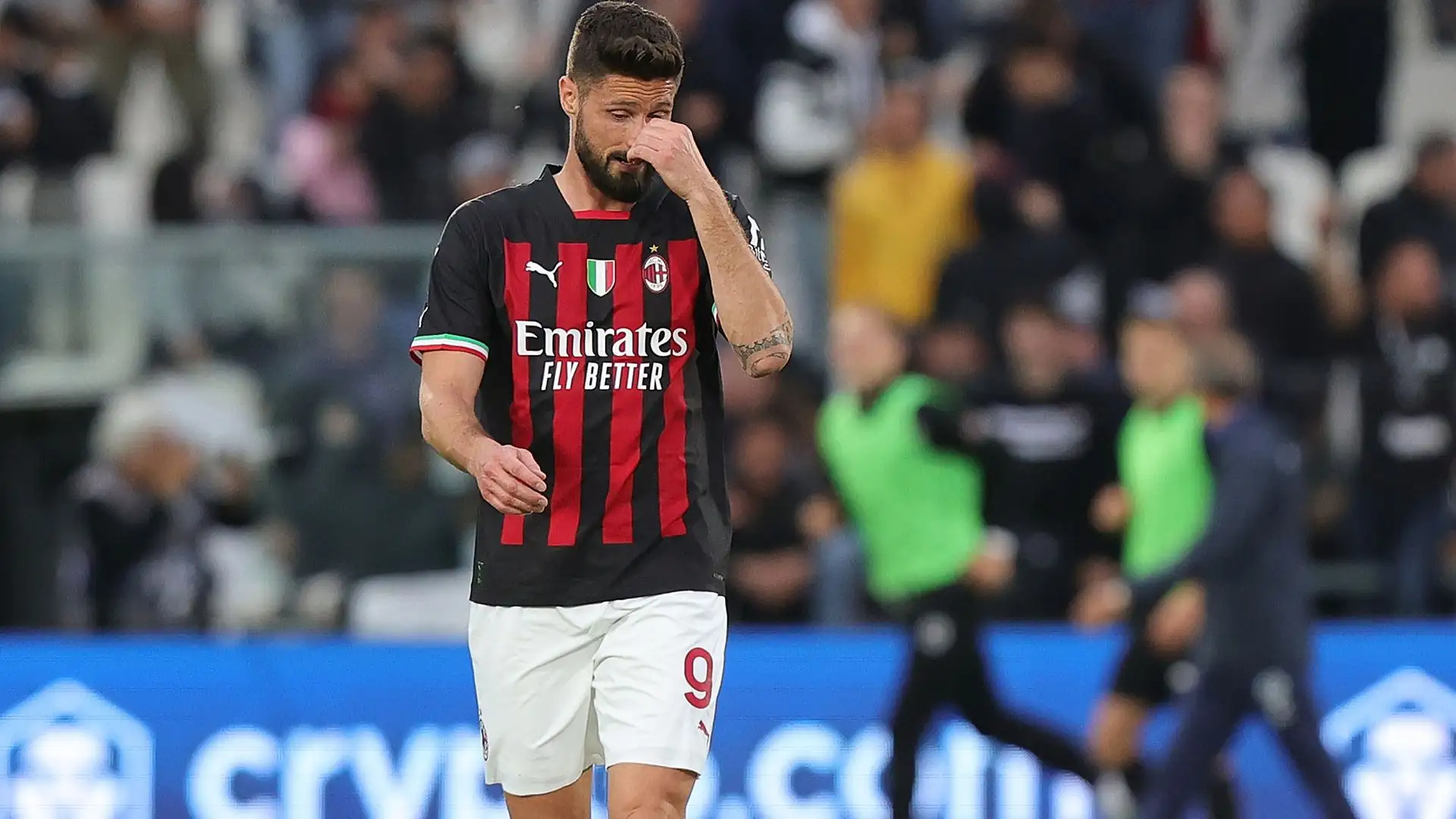 Polveri bagnate per Giroud, entrato al 71'