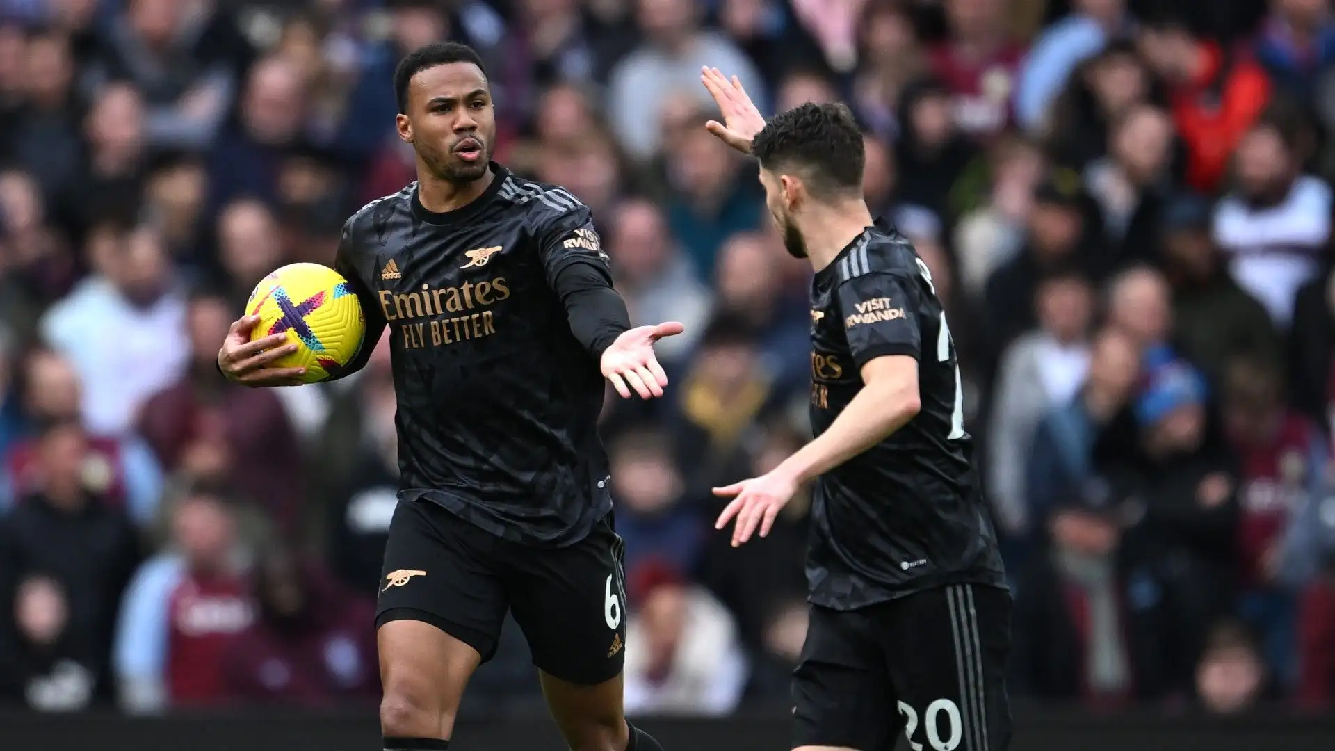 Il PSG sta monitorando quindi la situazione di William Saliba