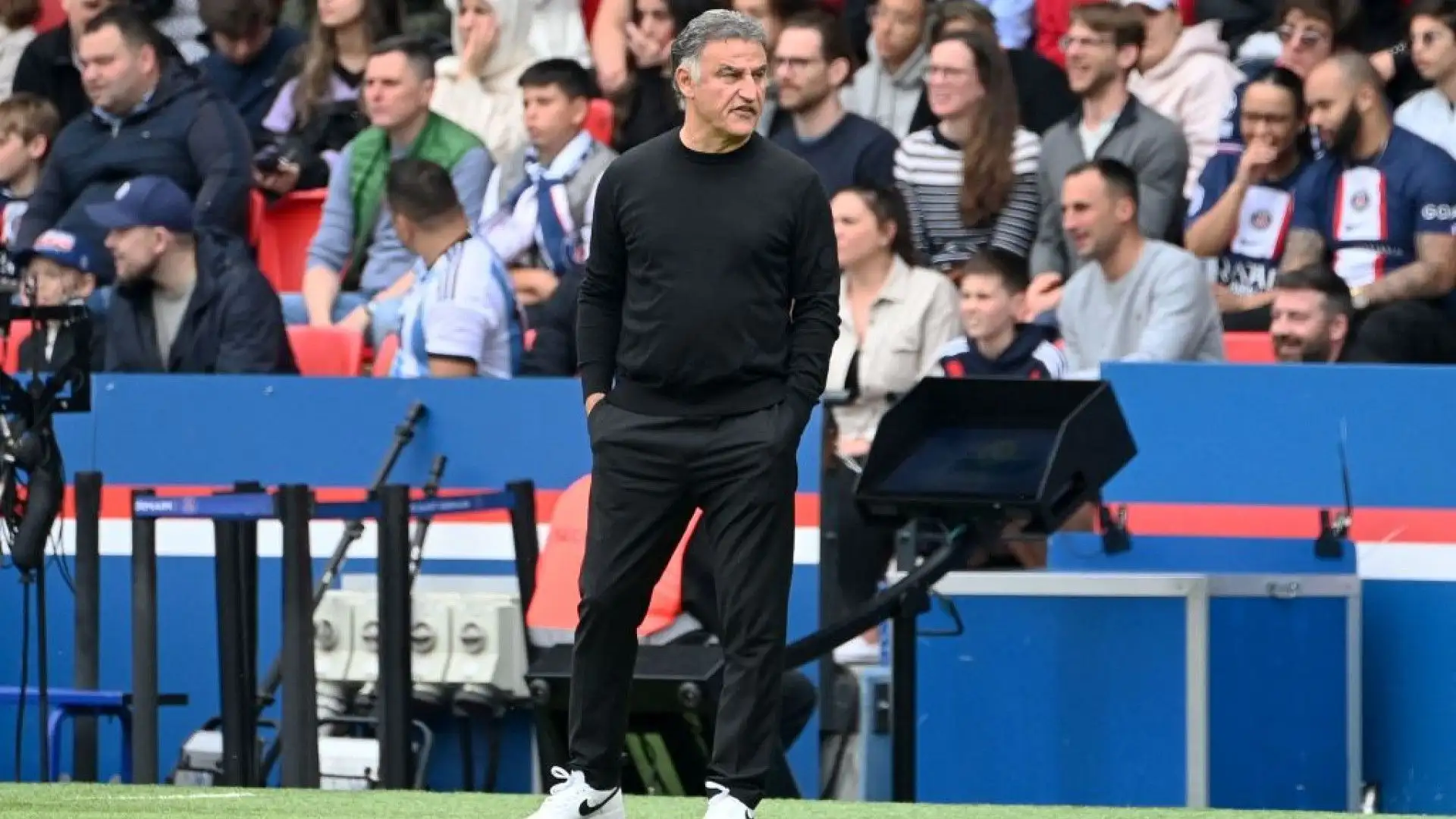Il tecnico paga a caro prezzo l'eliminazione agli ottavi di finale di Champions League contro il Bayern Monaco