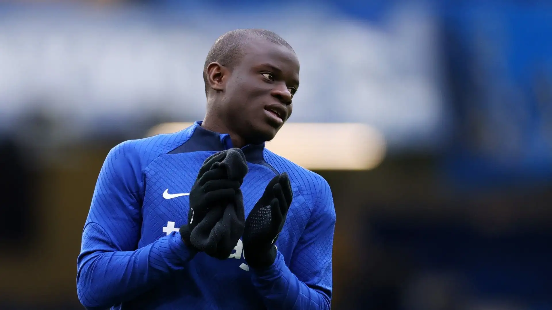 N'Golo Kanté - Il centrocampista francese ha il contratto in scadenza a giugno e con ogni probabilità lascerà l'Inghilterra. L'Al Nassr di Cristiano Ronaldo vorrebbe ingaggiarlo
