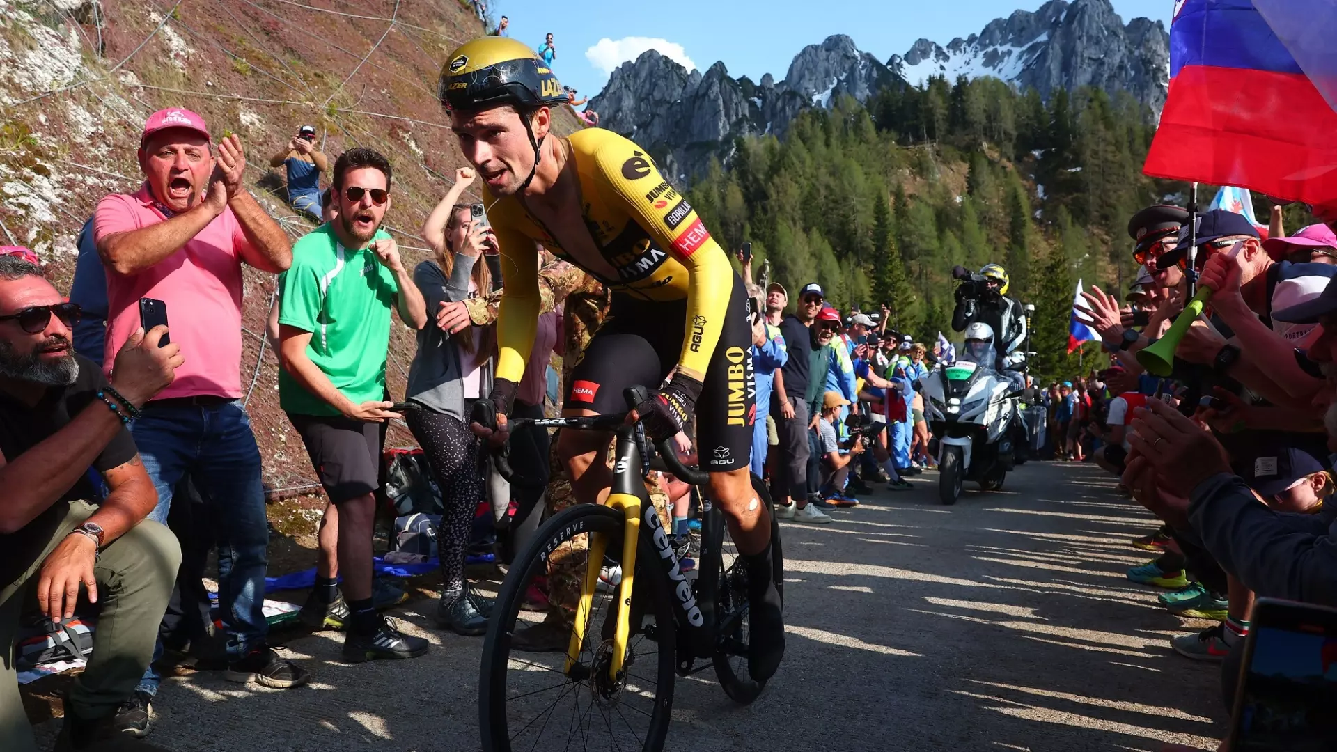 Capolavoro di Roglic, vince il Giro d’Italia con una cronometro da brividi