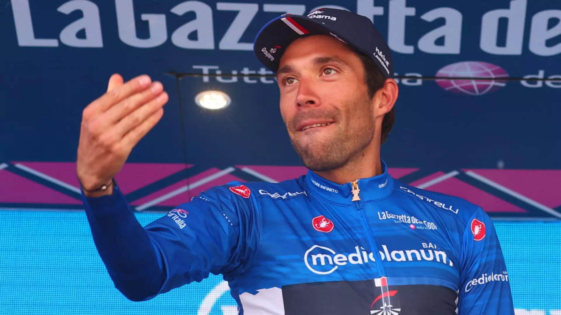 Giro 2023: Thibaut Pinot rende omaggio a Filippo Zana