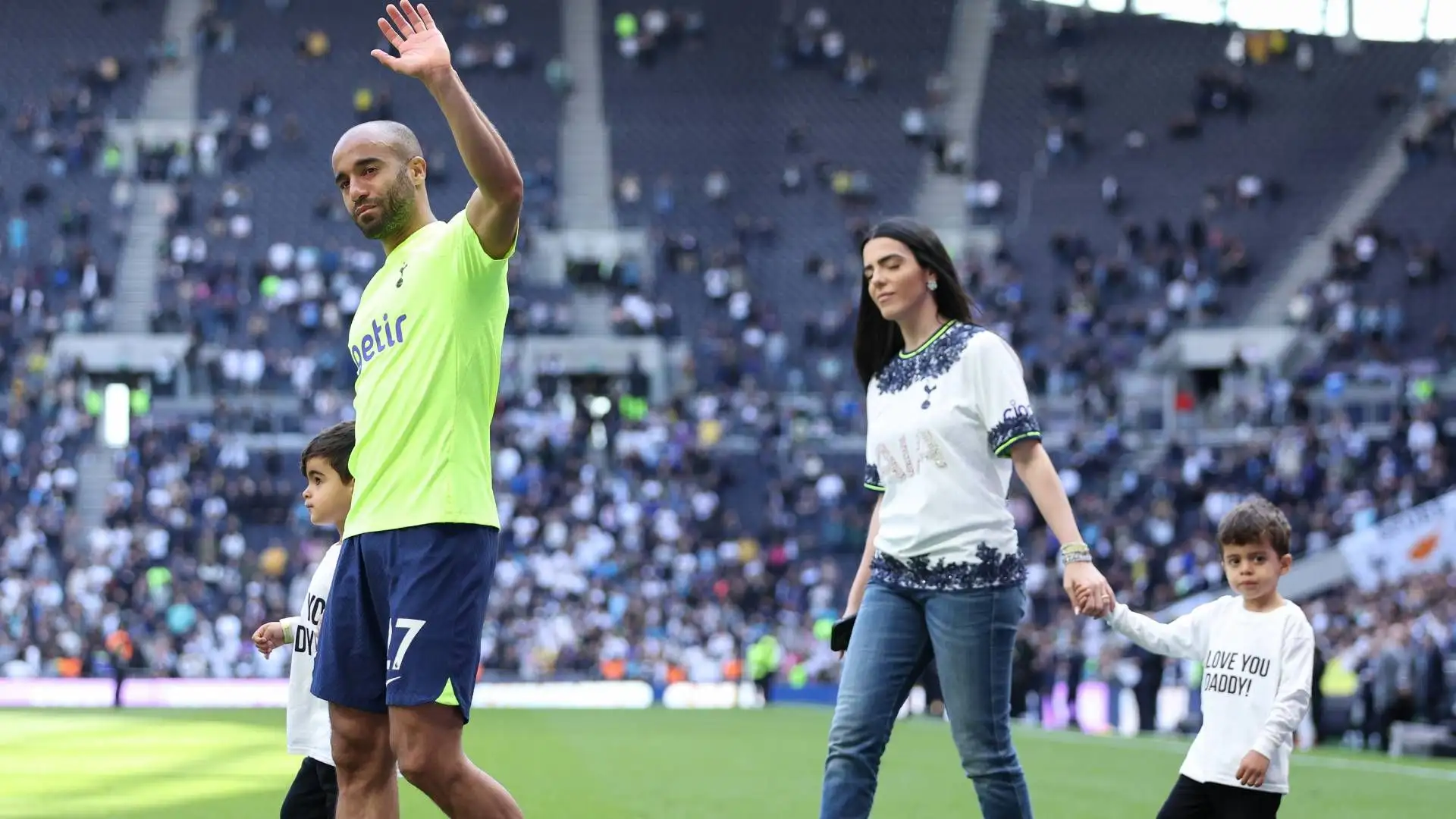 Anche la famiglia l'ha accompagnato nell'ultimo giro del Tottenham Hotspur Stadium