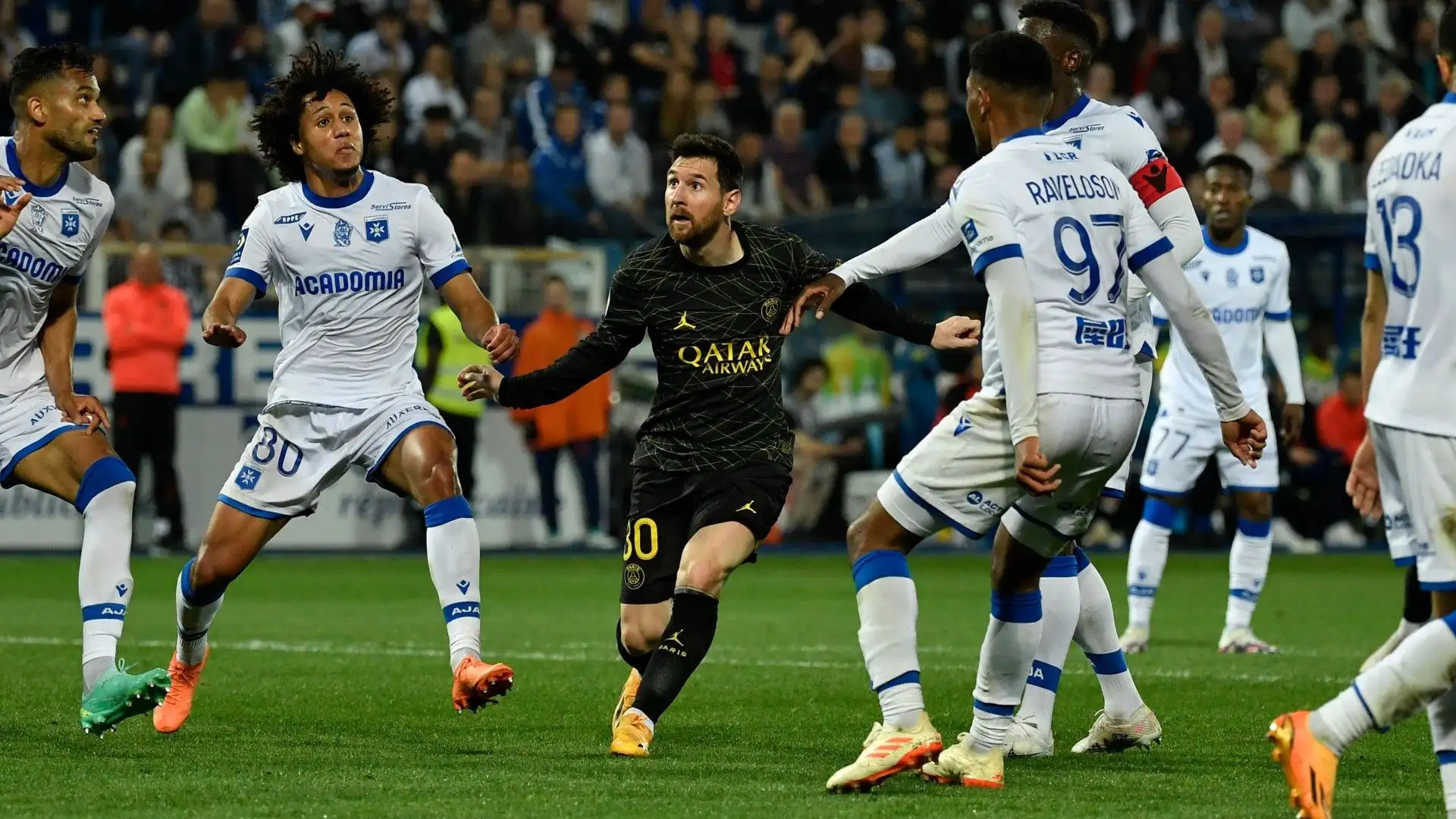 Il campione argentino lascia la Francia dopo aver vinto due campionati e una Supercoppa francese
