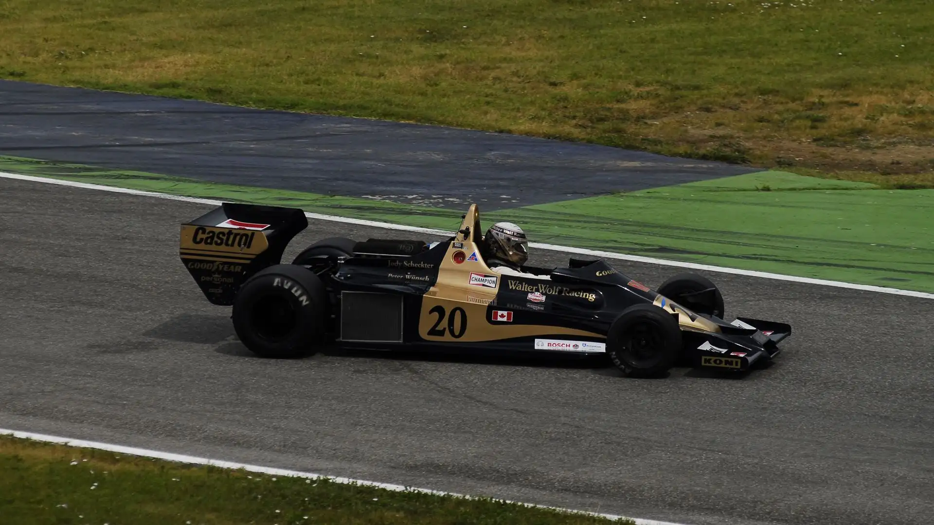 I piloti inizialmente ingaggiati furono Jacky Ickx e Renzo Zorzi