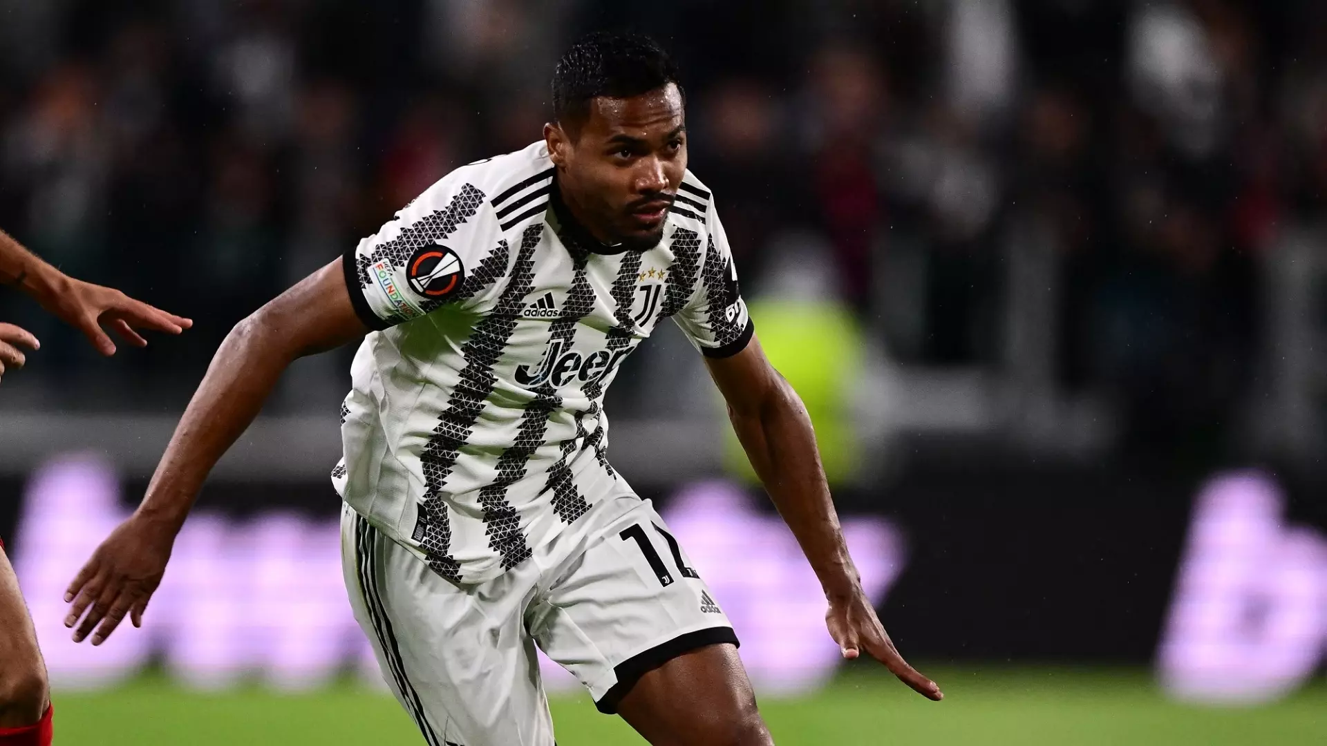 Alex Sandro lascia la Juventus: c’è una pretendente