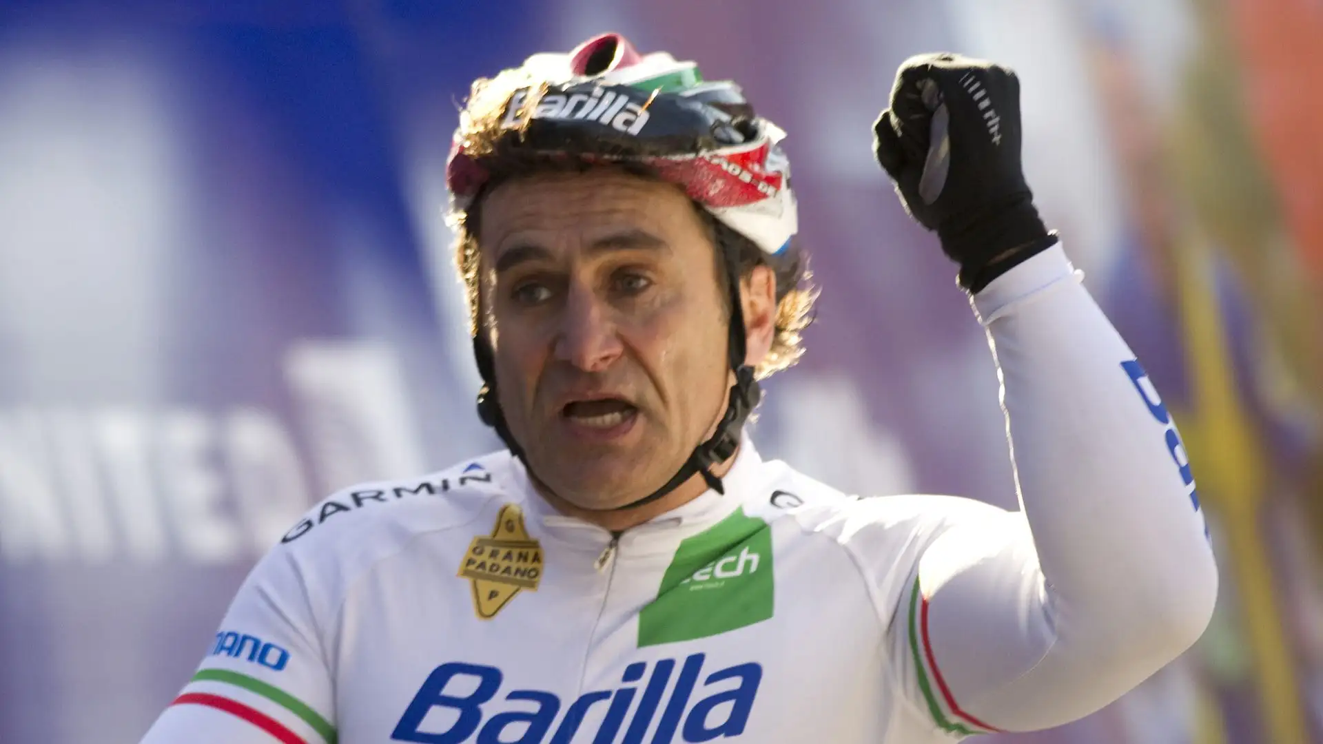 Il campione era impegnato in una staffetta di beneficenza su una handbike