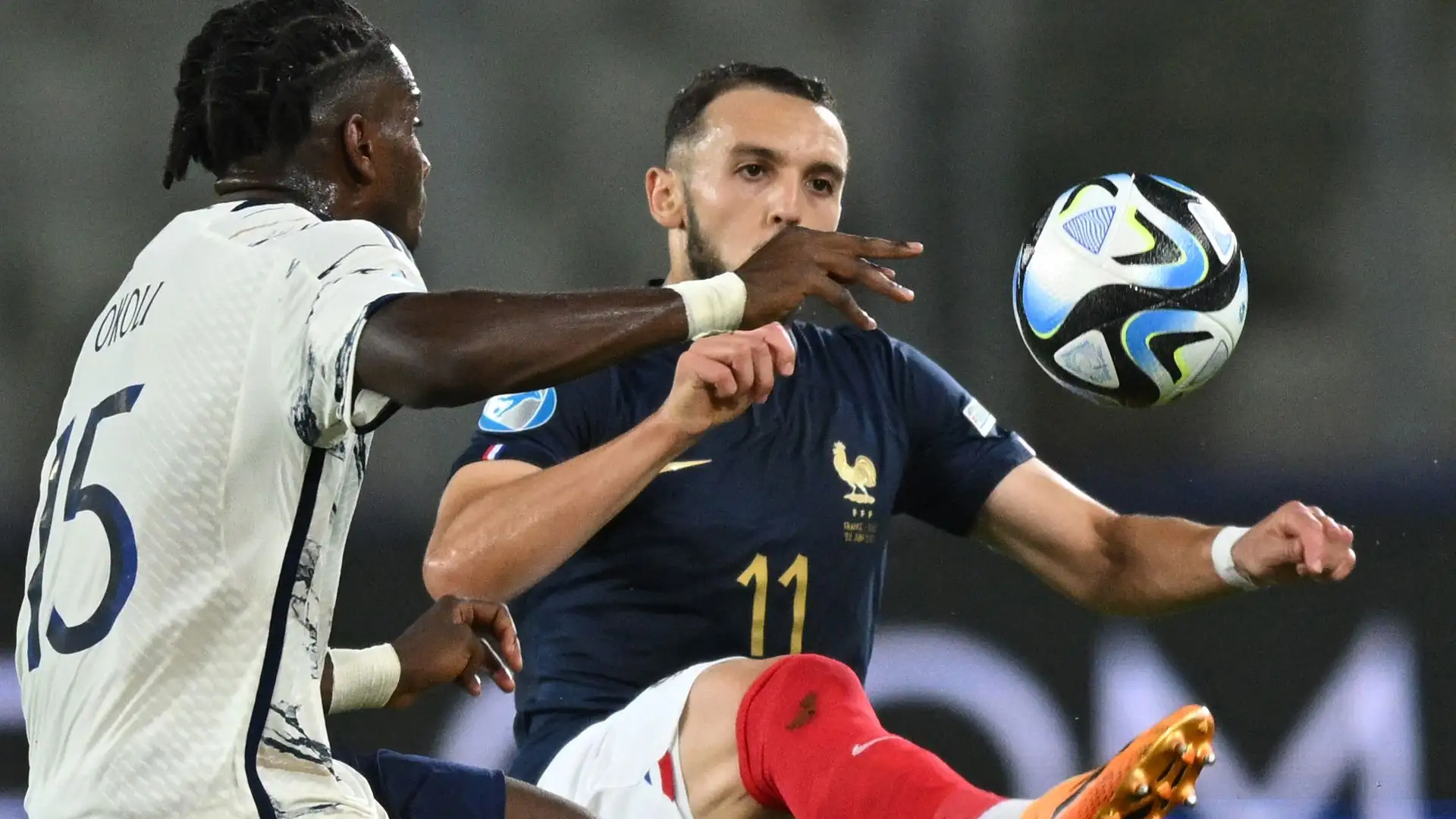 Un colpo di testa di Bellanova è gol, ma non per il buon Allard secondo cui la palla non varca la linea di porta
