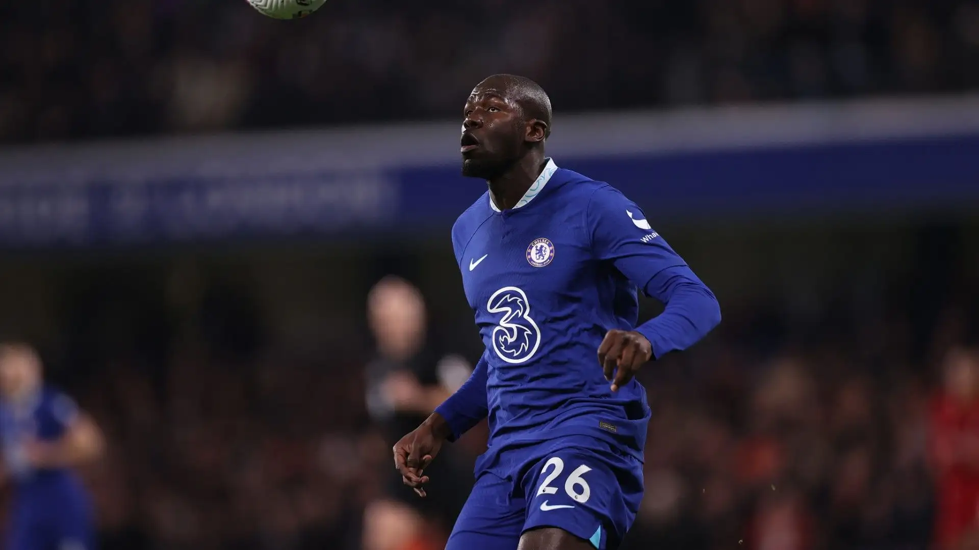 Con la maglia del Chelsea l'ex centrale del Napoli ha faticato molto
