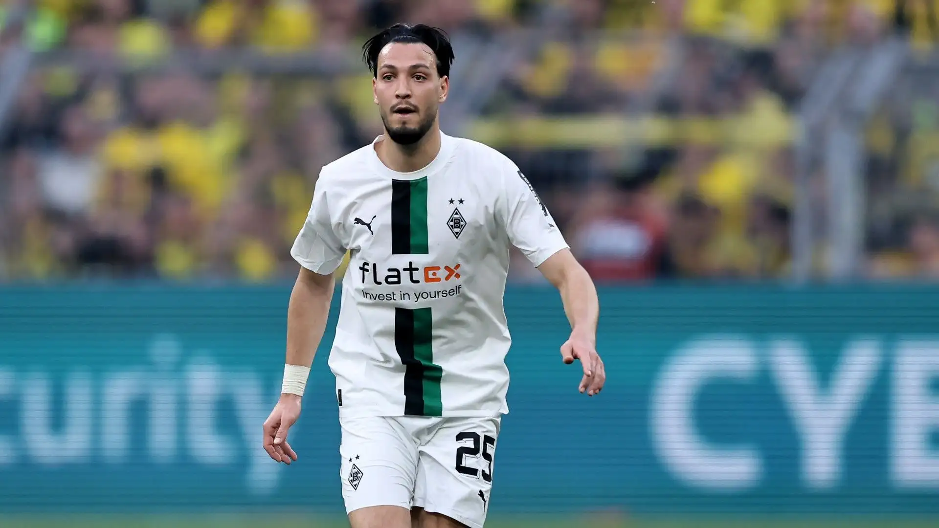 Ramy Bensebaini, Borussia M'gladbach, in scadenza nel 2023
