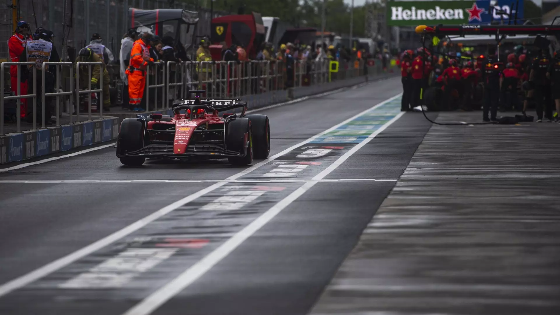 Nuovo disastro Ferrari, Charles Leclerc furibondo col muretto