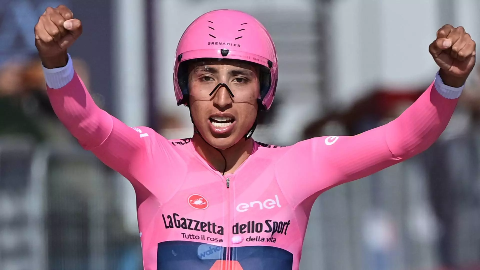 Il toccante messaggio di Egan Bernal: “Sii forte, la vita è una sola”