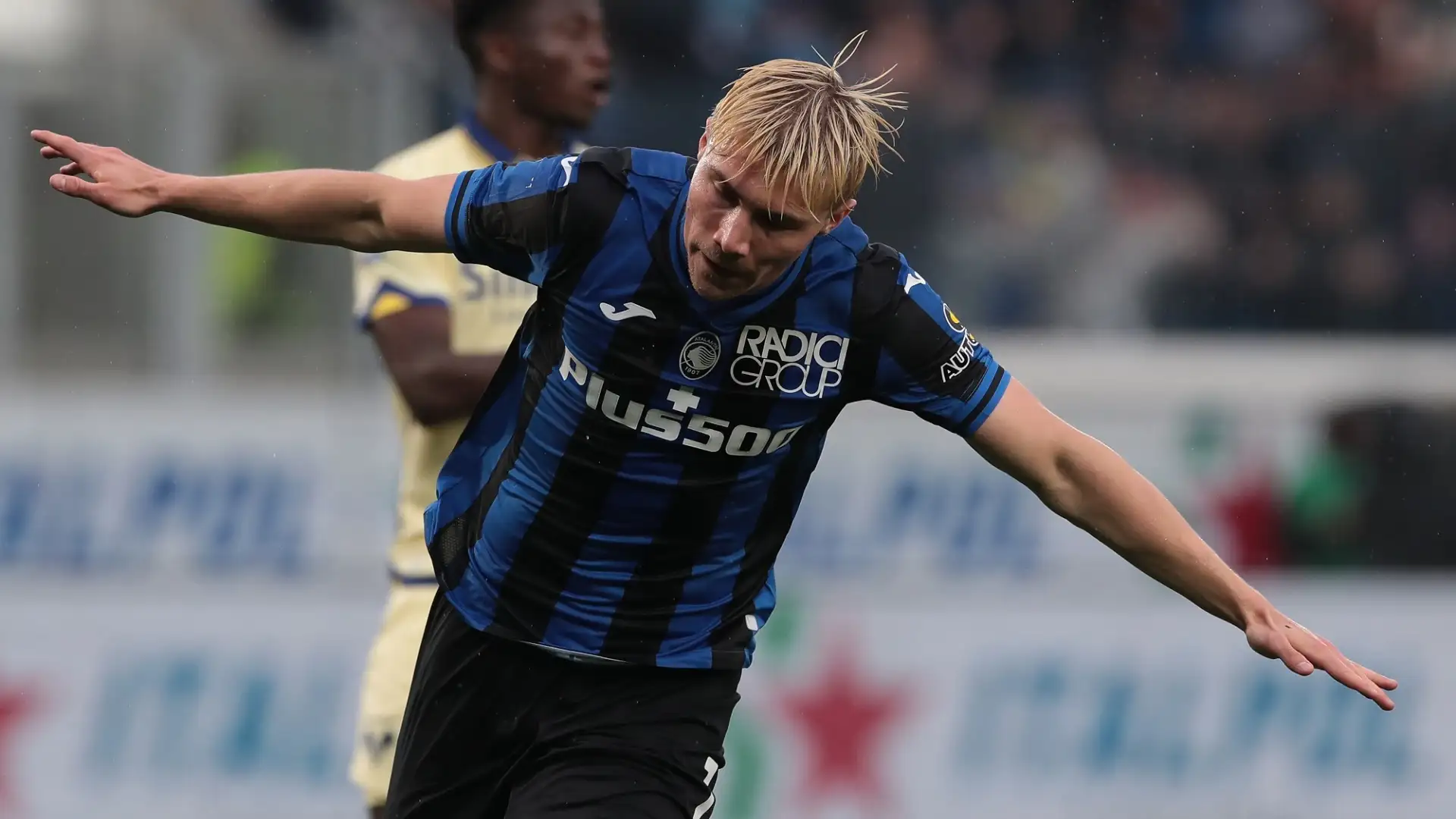 Rasmus Hojlund è uno dei primi nomi della lista dei possibili sostituti di Vlahovic: l'attaccante dell'Atalanta costa 50 milioni di euro