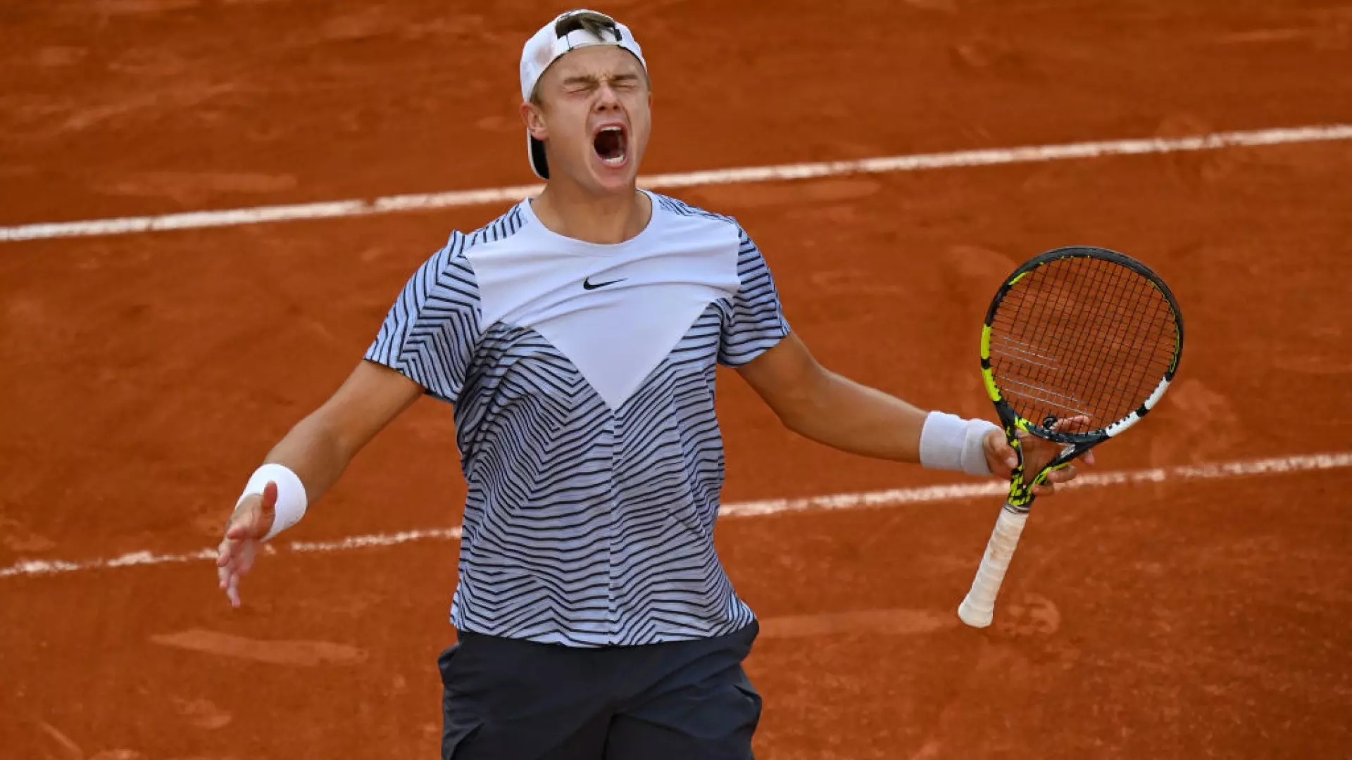 Roland Garros, vittoria al super tie-break per Holger Rune, Cerundolo ko