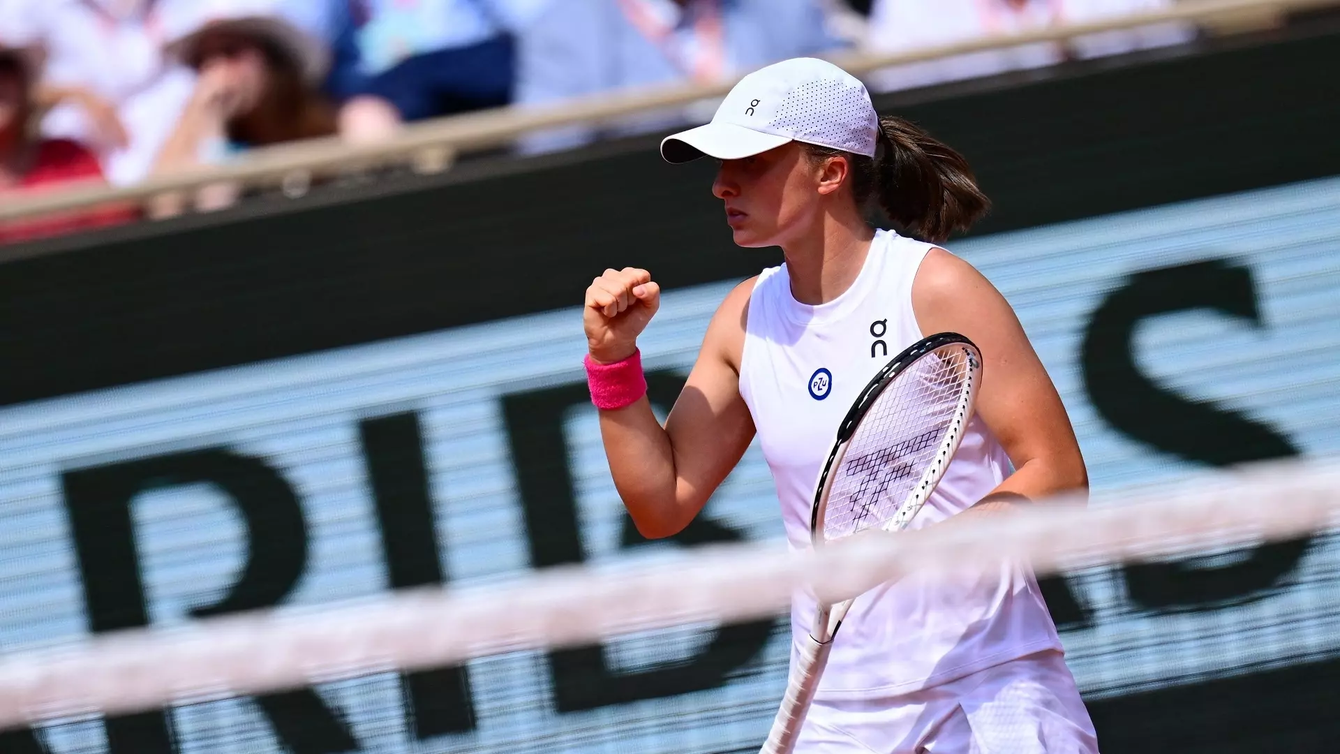 Iga Swiatek trema ma trionfa per la terza volta al Roland Garros