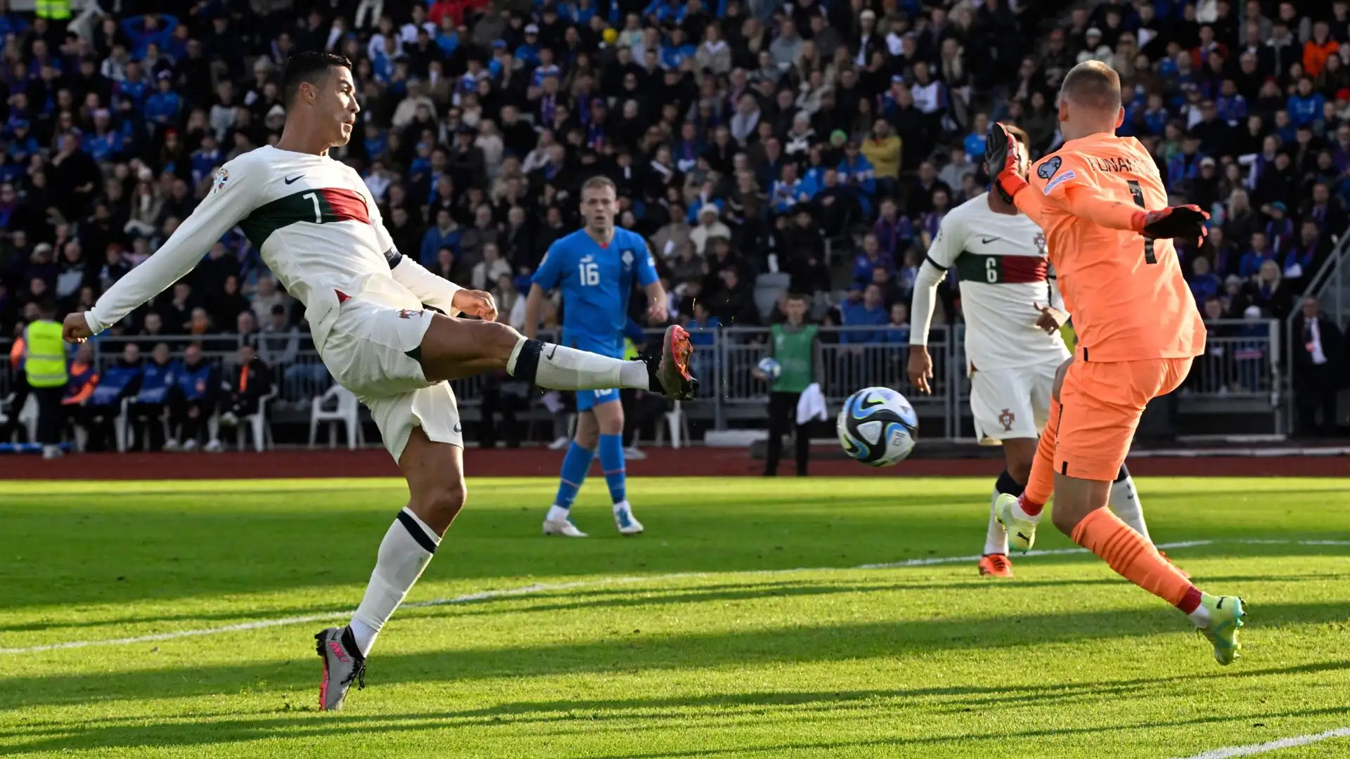Il gol è arrivato con gli isolani ridotti in 10 uomini