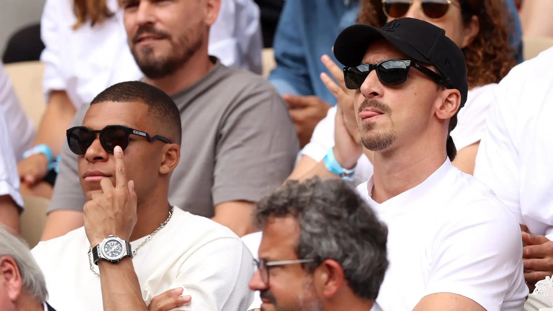Chissà come se la caverebbero con la racchetta Ibra e Mbappé