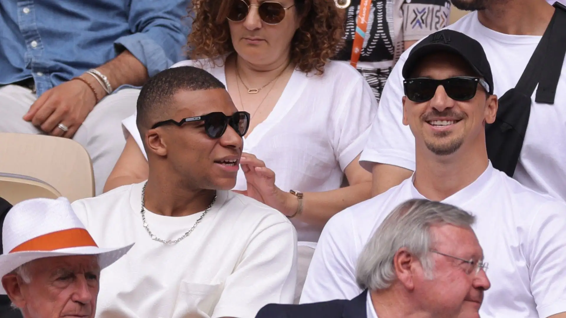 Non capita tutti i giorni di avere due tifosi di questo calibro: Ruud e Djokovic saranno stati contenti