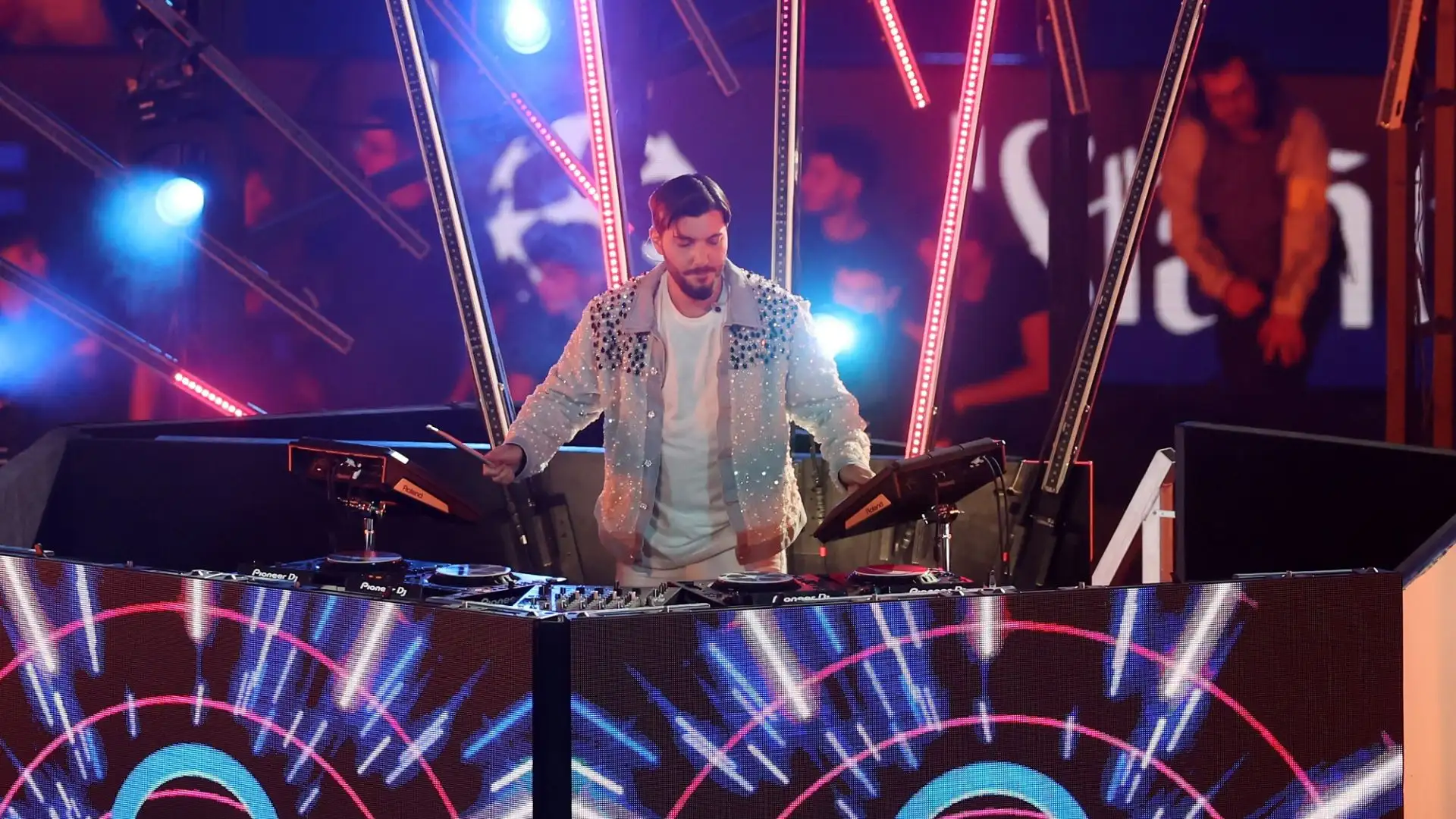 Il dj Alesso ha scaldato l'ambiente