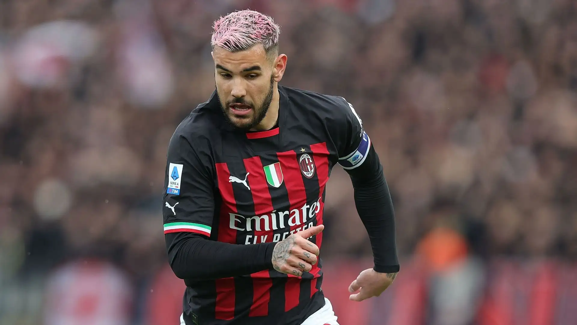 Theo Hernandez (Milan): l'addio di Maldini ha generato un vero e proprio terremoto, e tanti giocatori non sono più così sicuri di rimanere. Tra questi anche l'esterno francese, seguito dal Manchester United