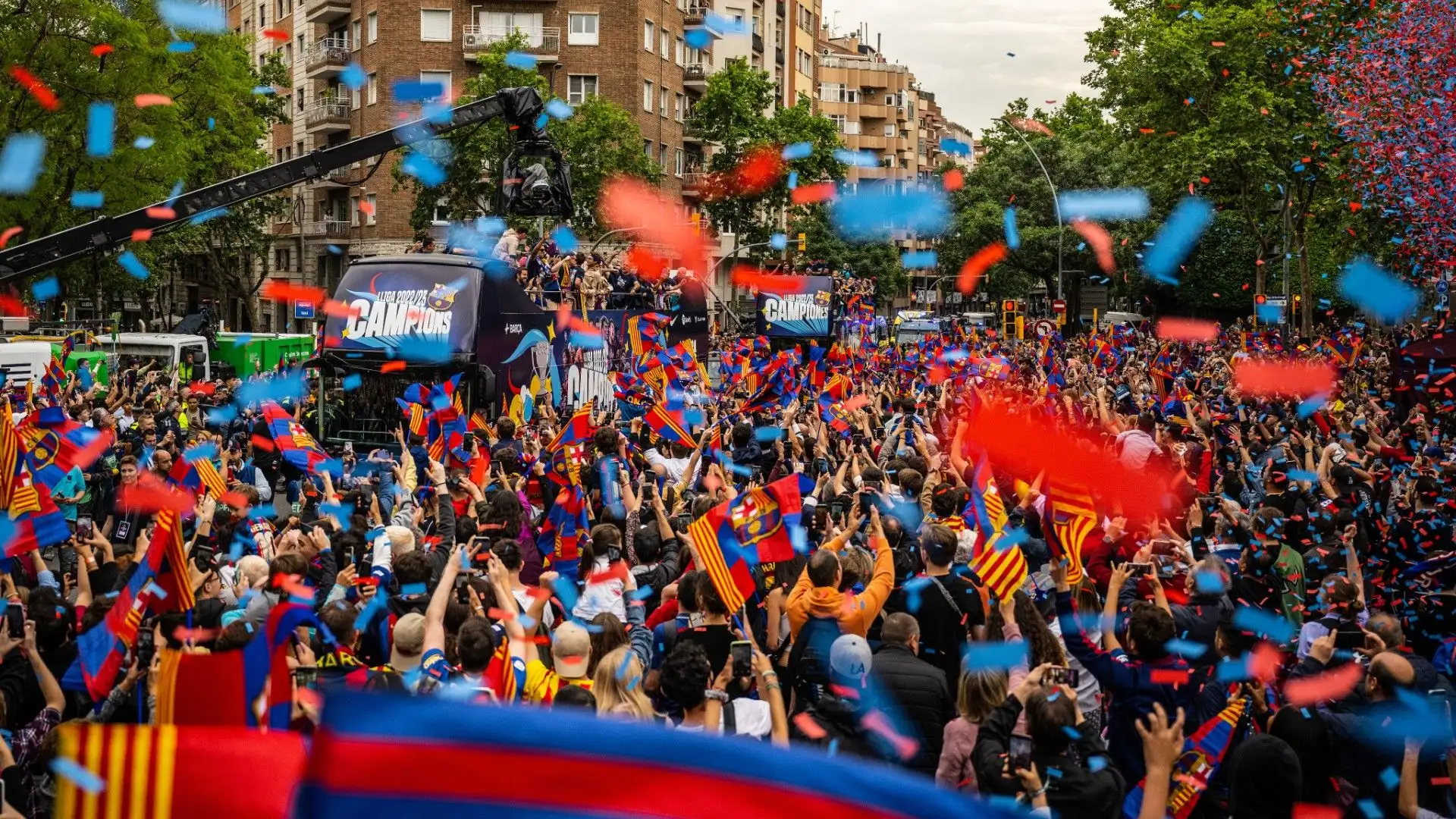 2- Barcellona, 450 milioni di tifosi

