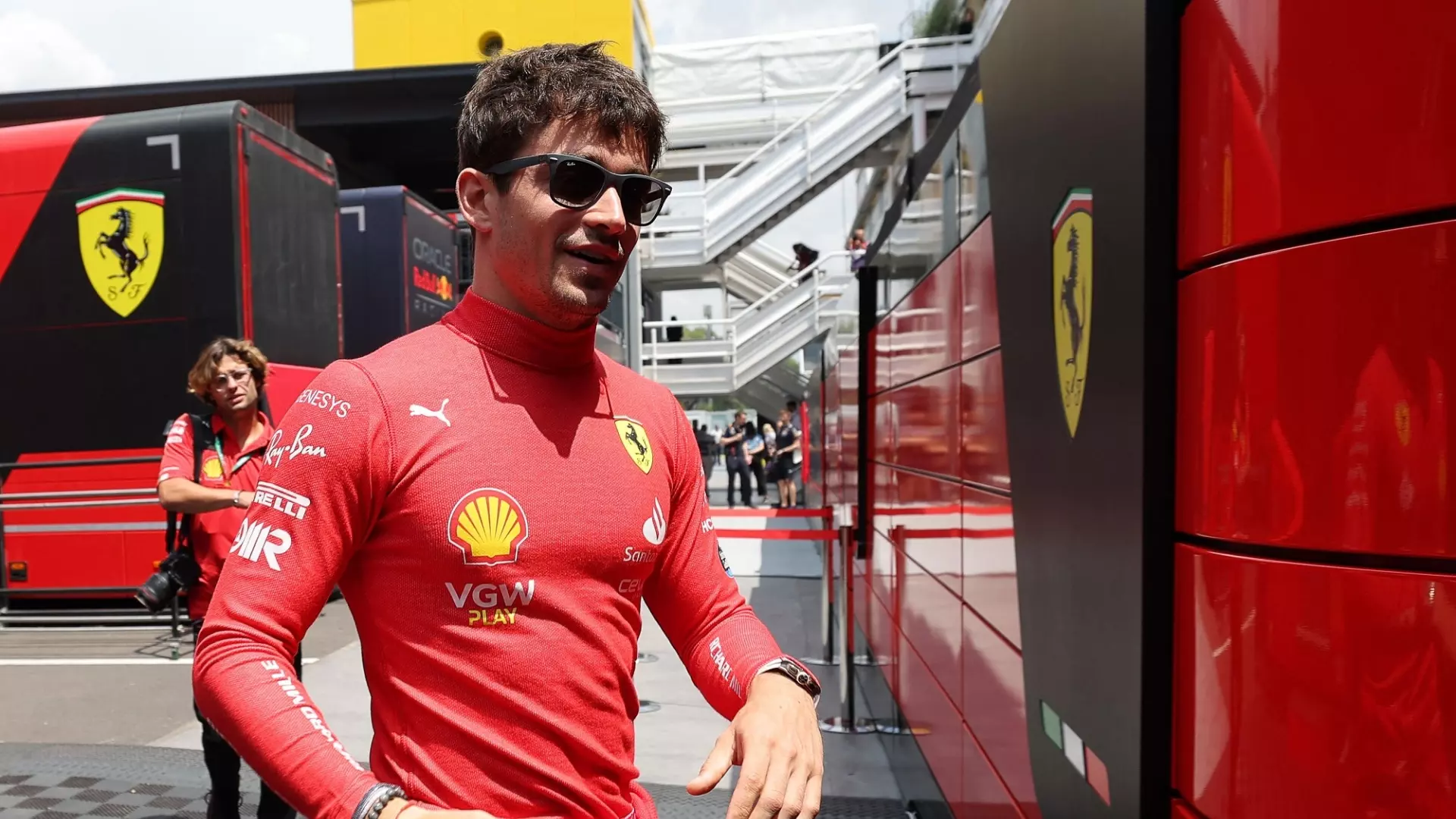 Disastro Ferrari, Leclerc penultimo: “Non ho risposte”