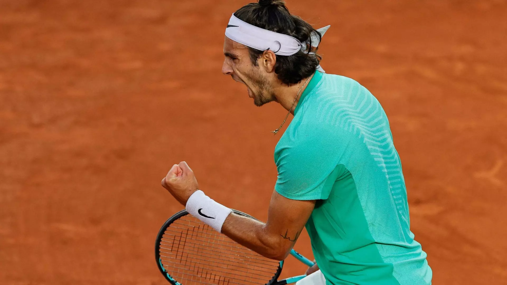 Roland Garros, Lorenzo Musetti strapazza Shevchenko e avanza