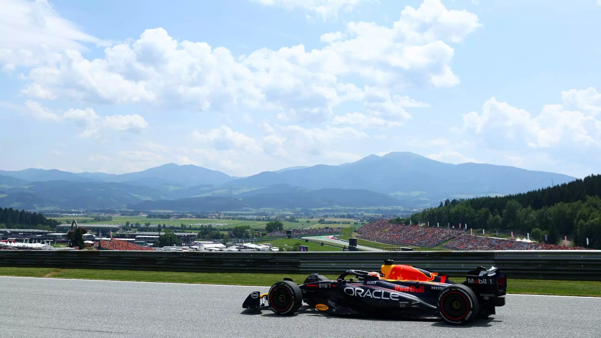F1, GP Austria: Verstappen il più veloce delle libere, poi Sainz e Leclerc