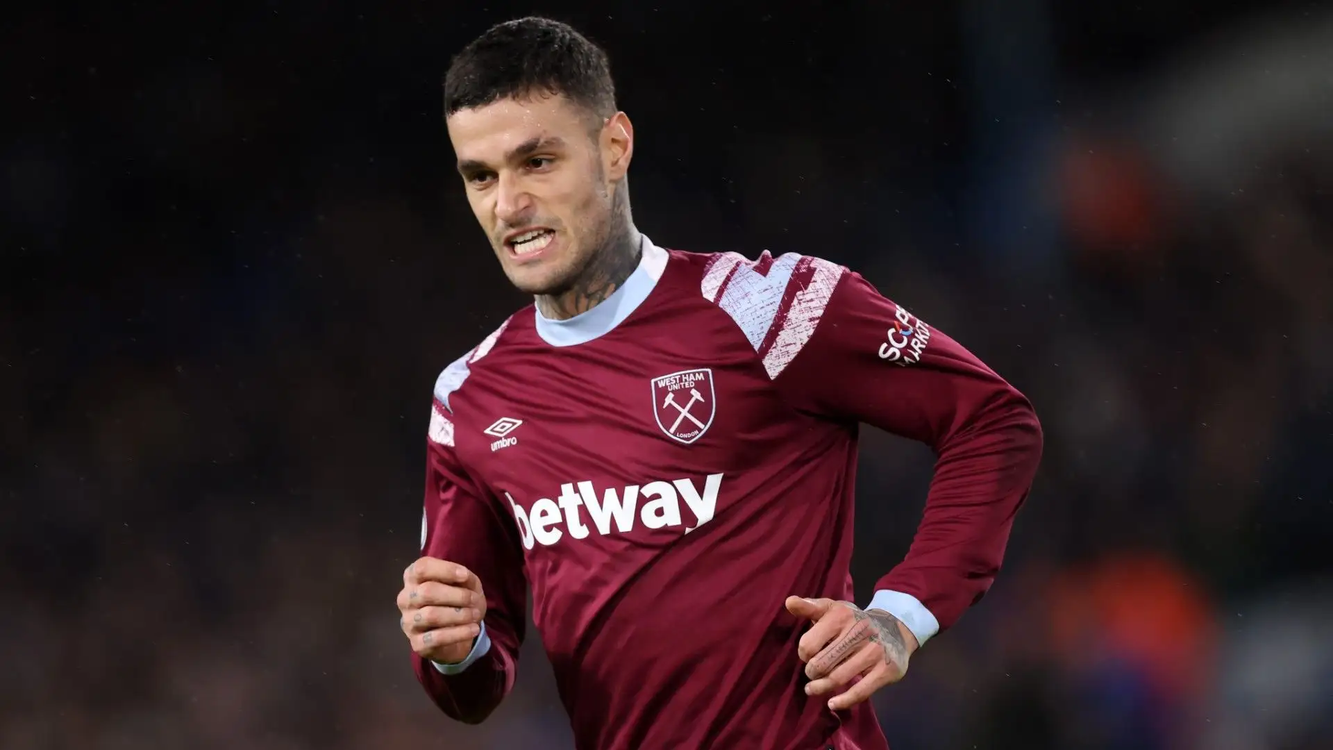 Gianluca Scamacca: il Milan segue da tempo l'ex Sassuolo e il West Ham ha aperto al prestito ma la concorrenza della Roma è molto forte
