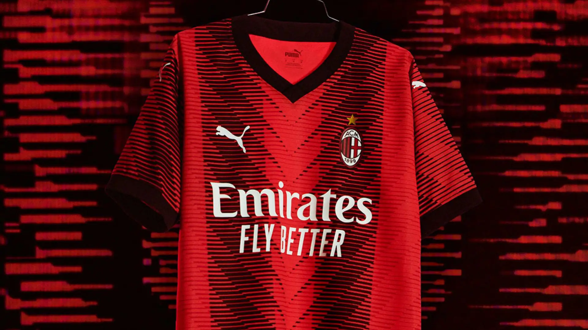 Il design delle striscie tonali crea una "M" al centro della maglia che rimanda alla città di Milano